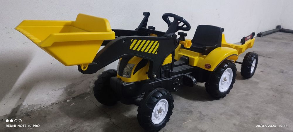 Trator com reboque para criança