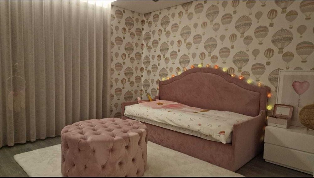 Cama de menina em tecido aveludado rosa