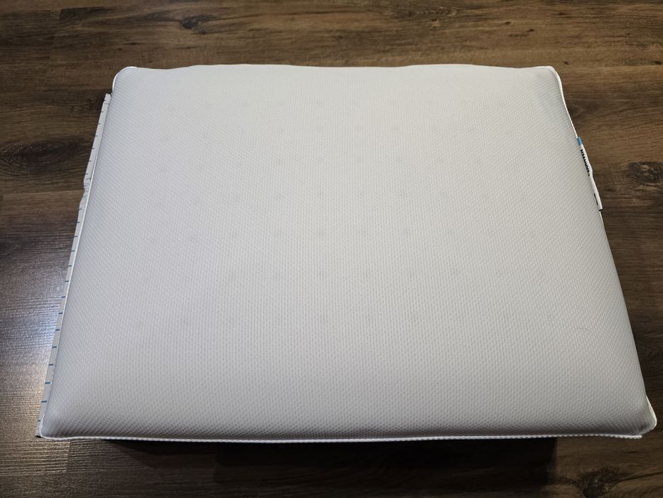 Nowa poduszka ergonomiczna chłodząca KVARNVEN Ikea