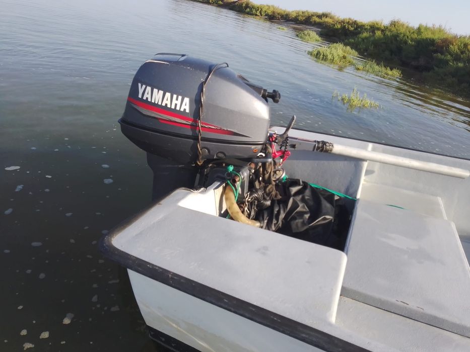 Vendo barco vega com motor 9.9