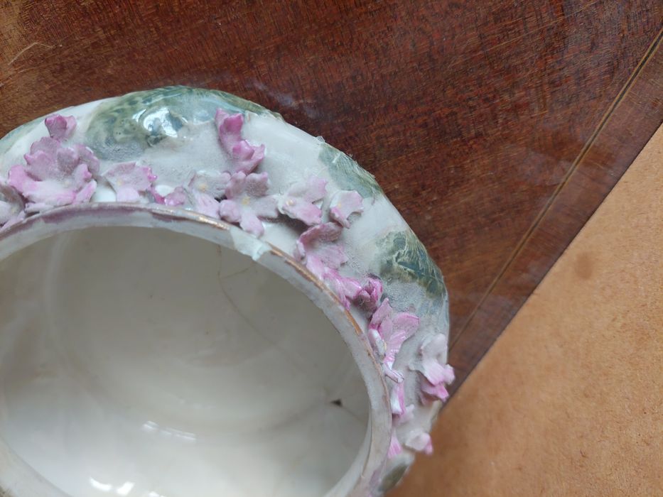 Caixa antiga em porcelana