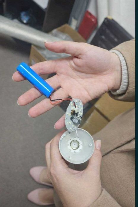 Лампочка з акумулятором, самозаряджаюча Е 27 9 Вт Фонарик аварійна Опт