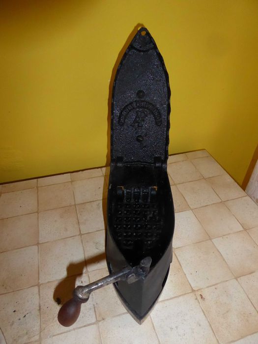 Stare rzadkie żelazko węglowe