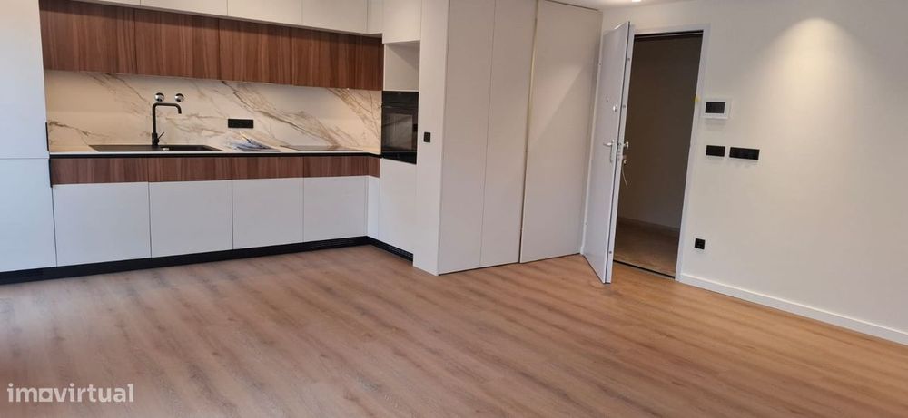 Apartamento T2, em Torres Vedras, com Terraço em prédio com elevador