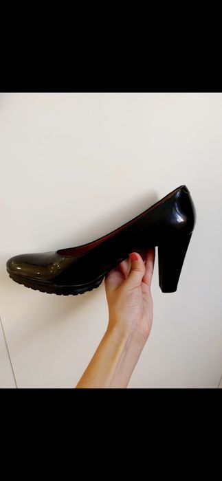 Sapatos de salto pretos