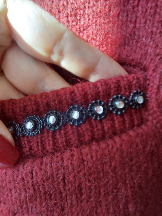 Красивая теплая и уютная жилетка безрукавка шерстяная на пуговицах