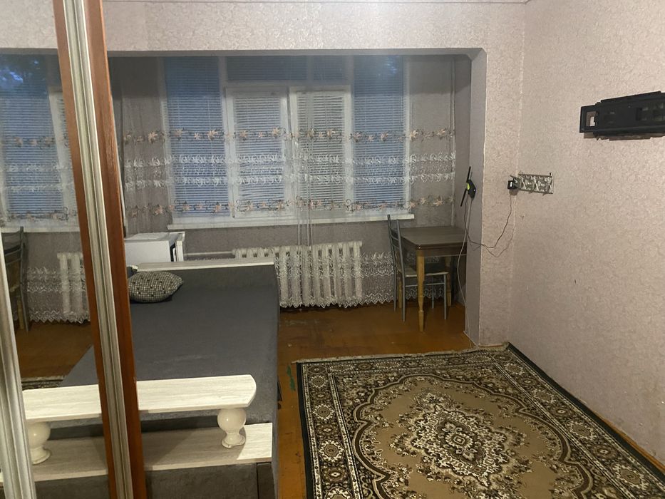 Кімната на Леваневського в гуртожитку з бойлером та пральною машинкою