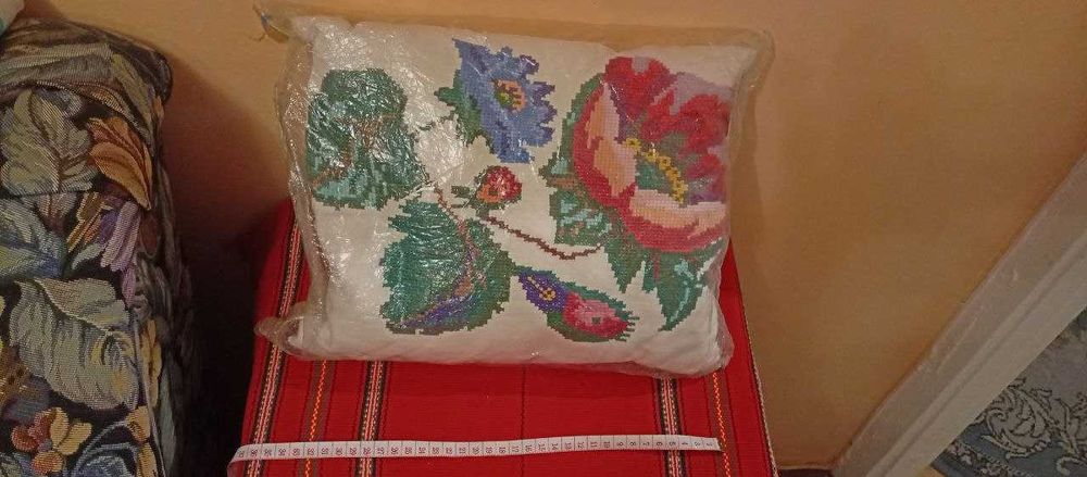 подушка с вышивкой