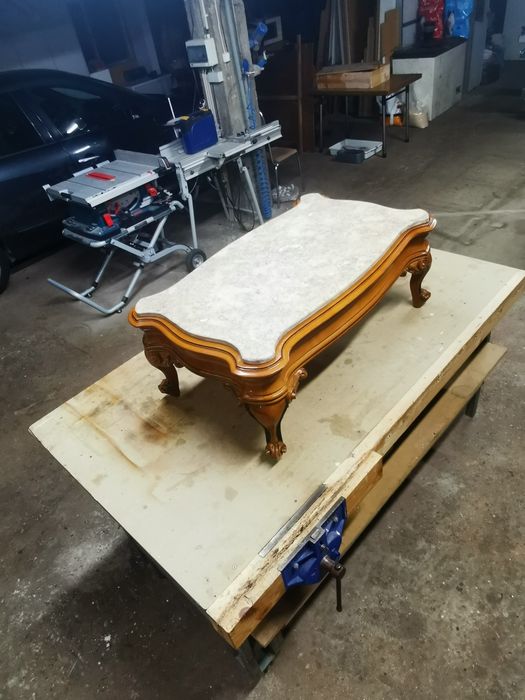 Mesa de centro em madeira maciça de castanho