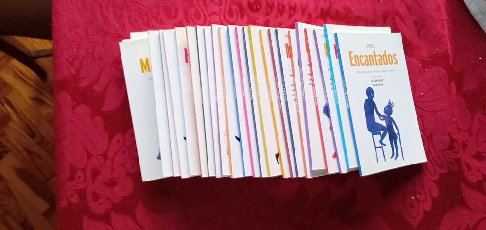 Revistas Vivre cotés de Paris cada 2E.-Revistas Hola cada 2E Desde 2E.