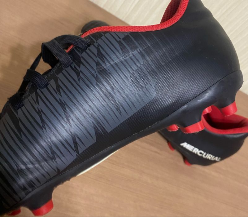 Футбольные бутцы бренда Найк