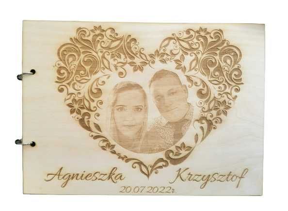 Album Ślubny Drewniany z grawerem ze zdjęcia A4