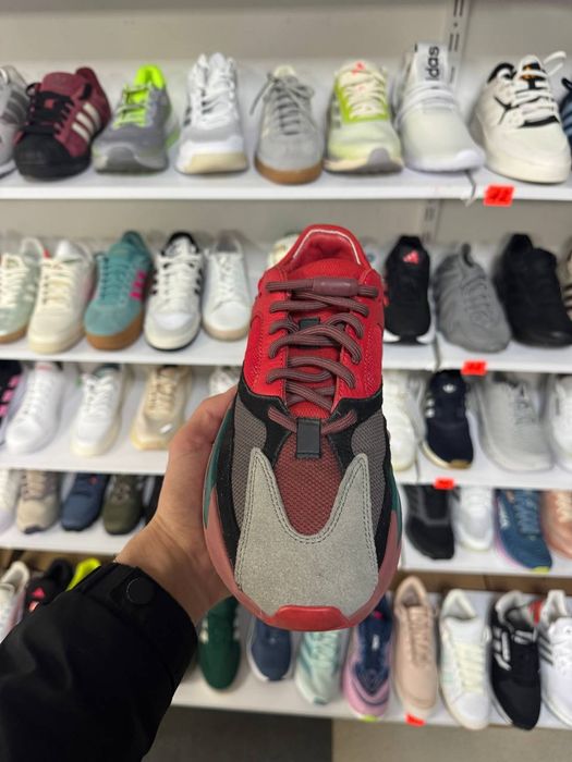 ОРИГІНАЛ 100% Кросівки Adidas Yeezy Boost 700 Red HQ6979 41 1/3
