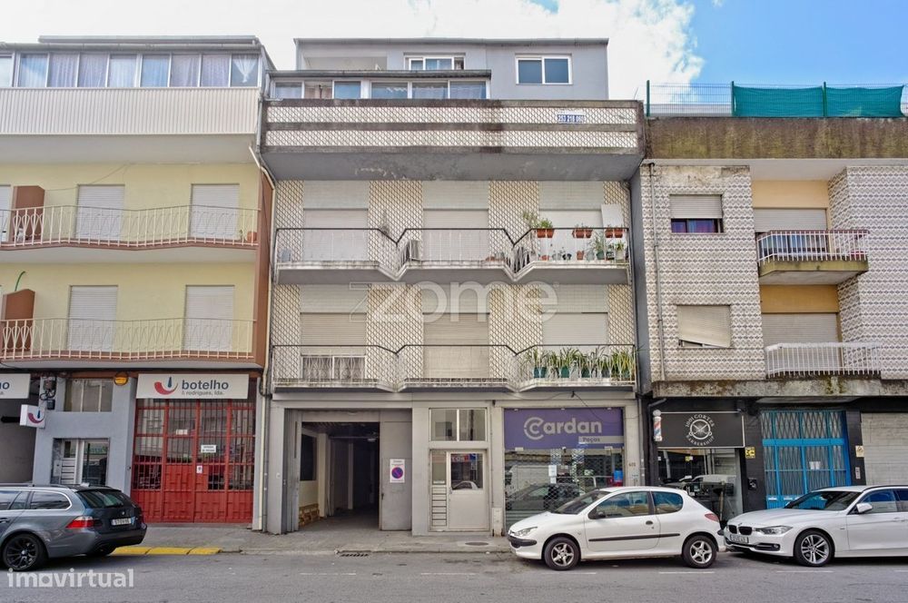 Loja e armazém na Rua Conselheiro Lobato, Braga
