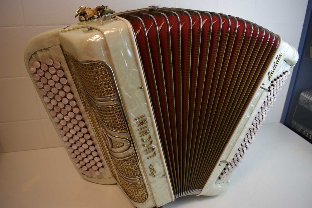 Acordeao Luccini 3 voz,