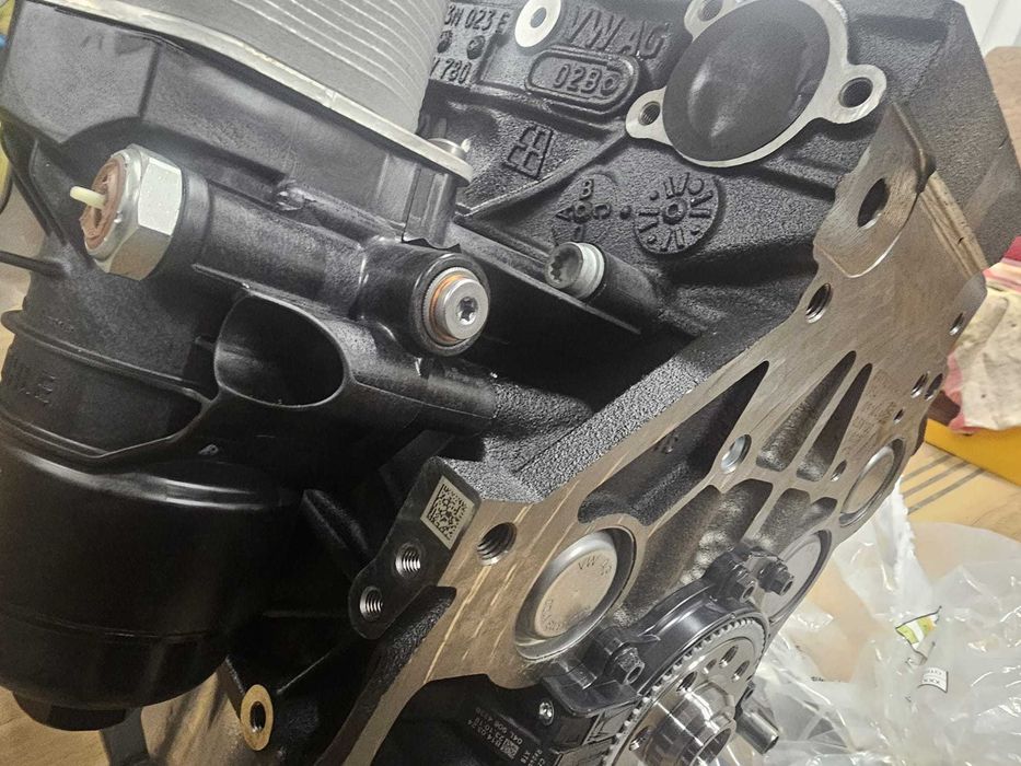 Fabrycznie nowy oryginał Volkswagen Silnik Dół  2.0 CXE CXF 205kM