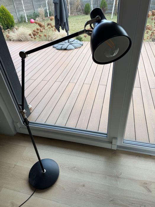 Lampa stojąca Arod IKEA czarna do czytania