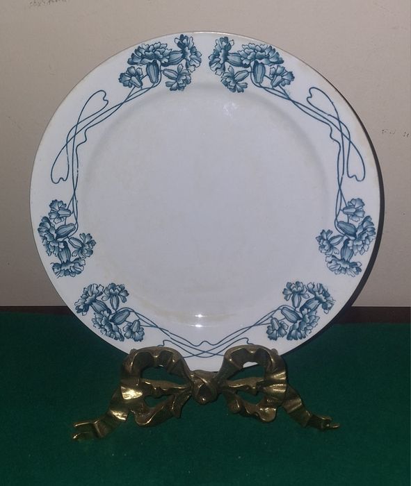 Pratos Sacavém (Real Fábrica, Gilman e Sarreguemines. Bom estado.