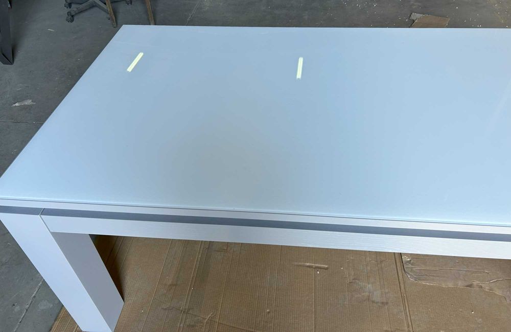 Mesa Jantar branca com tampo de vidro