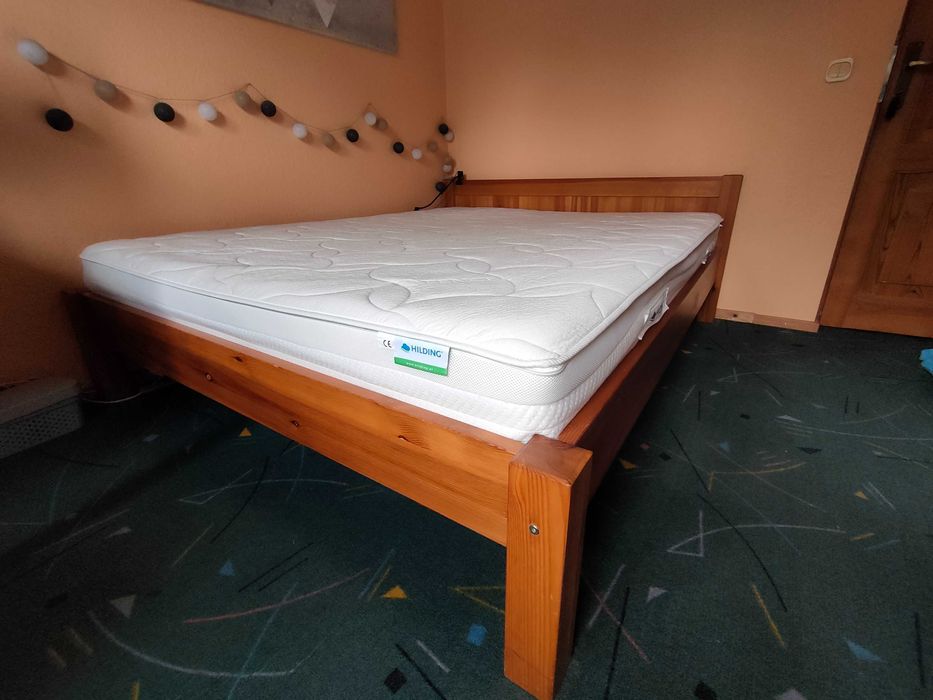 Łóżko drewniane z materacem 160x200