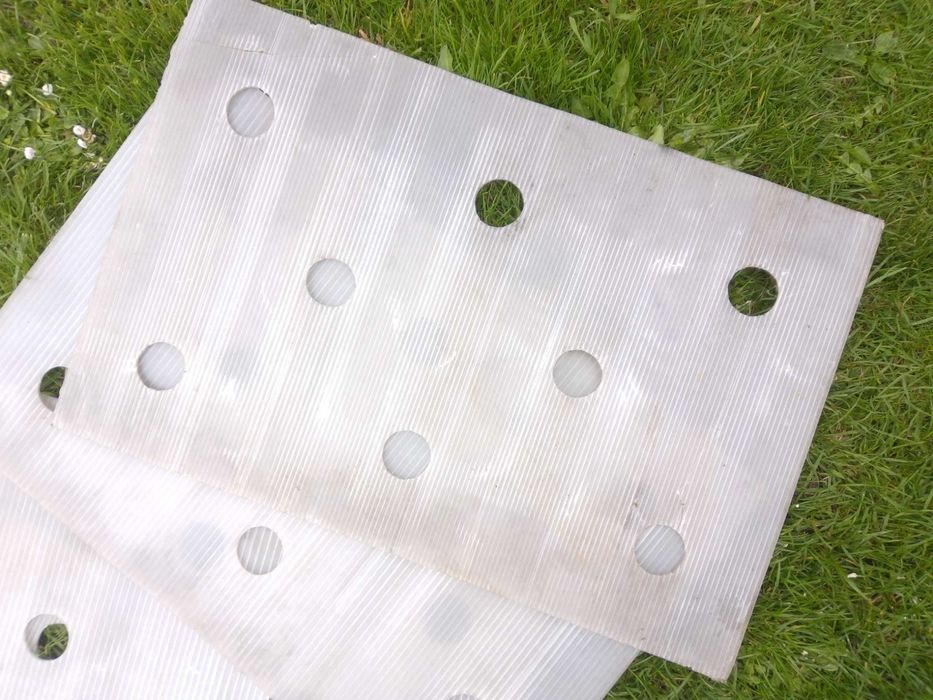 Płyta z tworzywa sztucznego osłona wentylacyjna 58x39cm otwory 30 szt