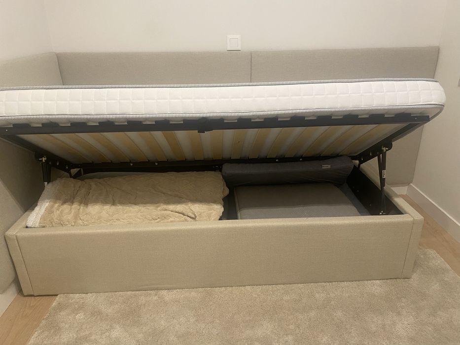 Cama sommier com arrumacao; colchão  novo; cabeceira feita a medida  ;