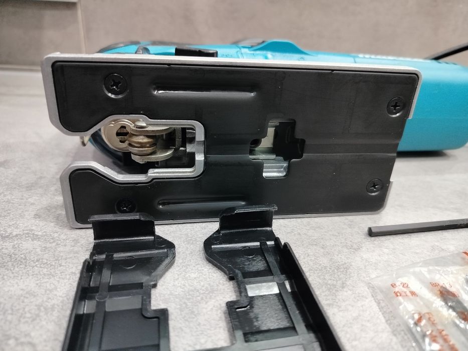 Wyrzynarka Makita 4351 CTJ