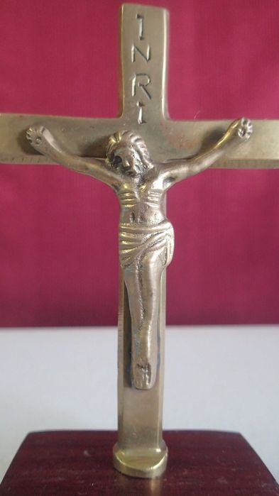 Crucifixo em Bronze e madeira