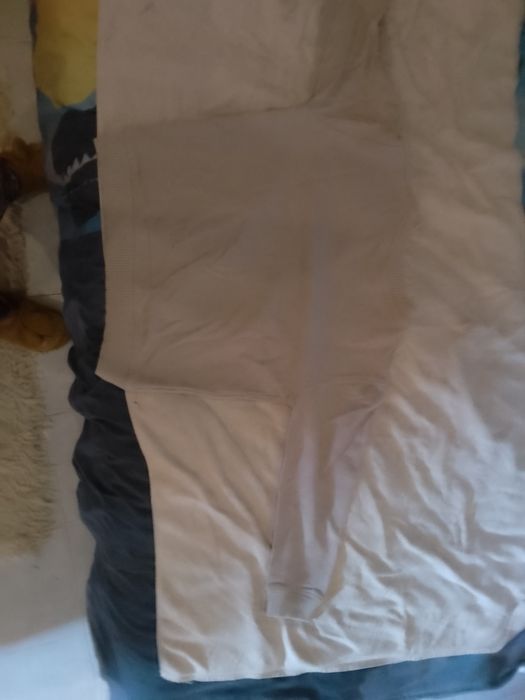 Camisola em bom estado beje de menino