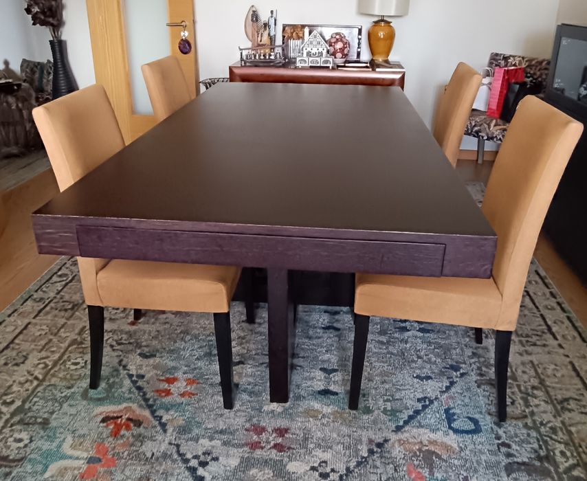 Mesa de jantar com cadeiras