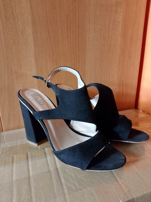 Sandały na grubszym obcasie , czarne, rozmiar 36,5 - 37, Raid