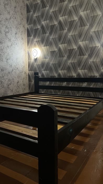 Продам деревʼяне ліжко