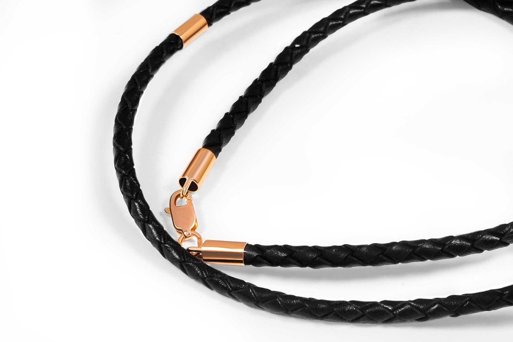 Кожаный шнурок со вставками из желтого золота