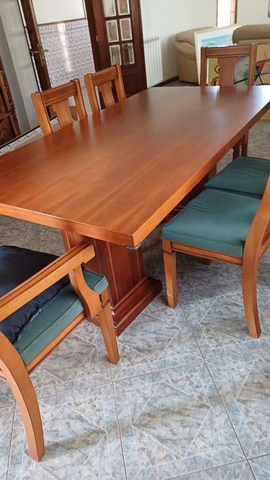 Mesa sala jantar,cadeiras e movel tv