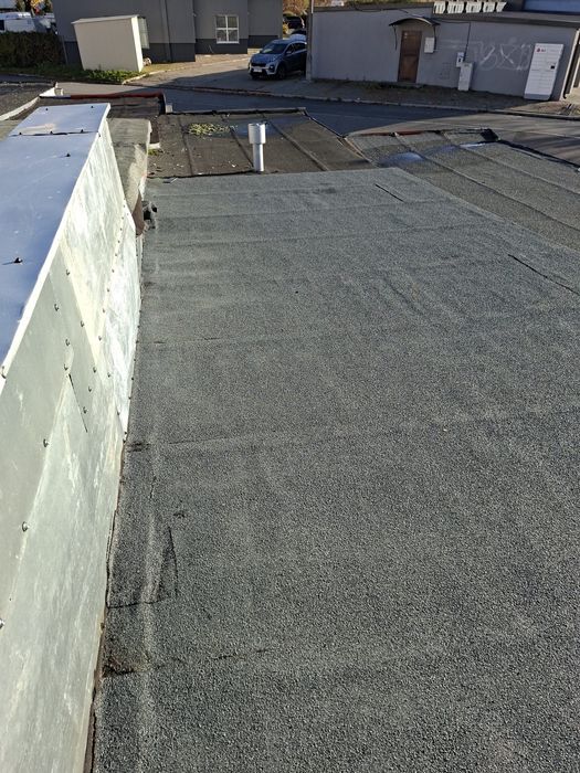 ### Odnowiony Garaż z Kanałem na Sprzedaż ###