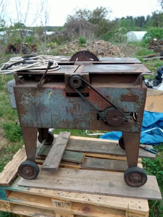 Продається деревообробний станок.