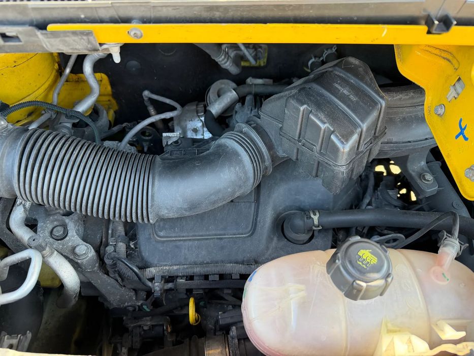 Trafic III Vivaro 1,6 DCI 15-18r silnik kompletny R9M 413 / R9M 415