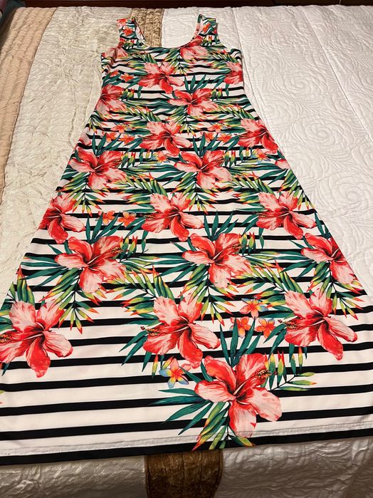 Vestido comprido justo, caveado, “Rialbanni”, tamanho L