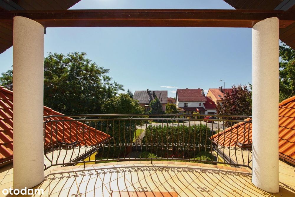Funkcjonalny dom dla rodziny lub pod działalność