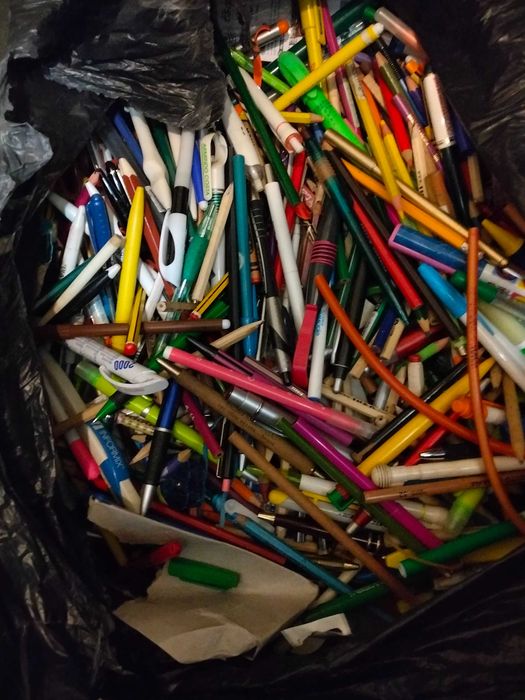 Lápis esferográficas material escolar