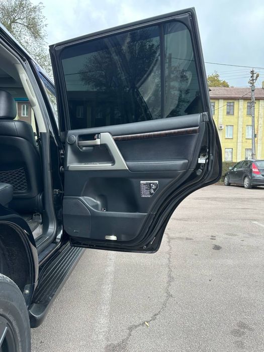 Toyota Land Cruiser 200 2011 год