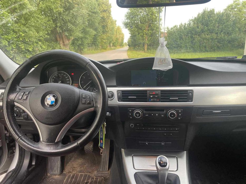 BMW E90 318i 2.0 benzyna 2010rok