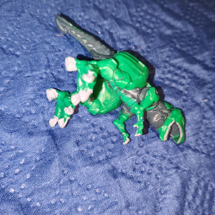 Figurka zielonego dinozaura