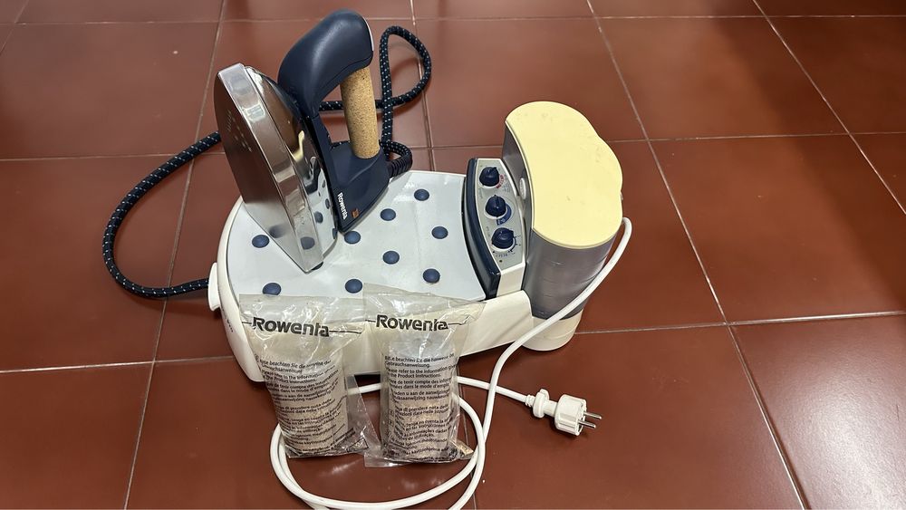Ferro de engomar Rowenta com caldeira