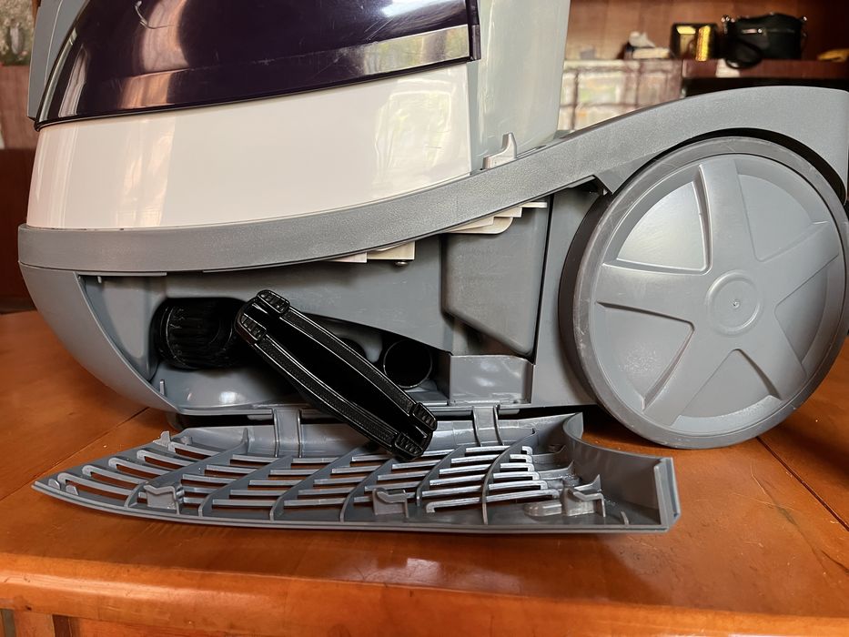 Продам потужний миючий пилосос Bosch Serie 4 AquaWash&Clean BWD41740