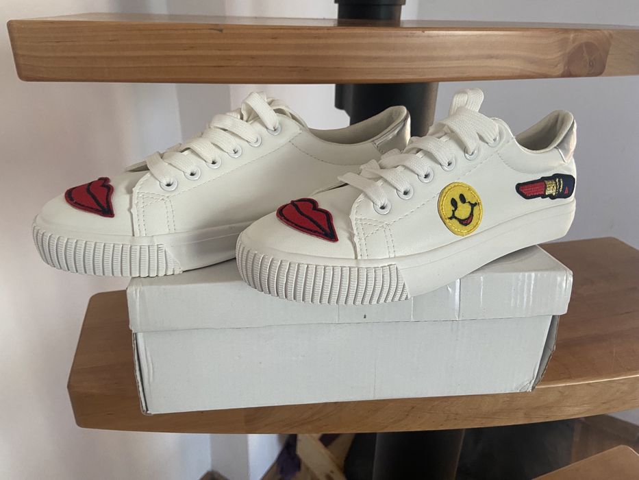 Nowe buty, ozdabiane