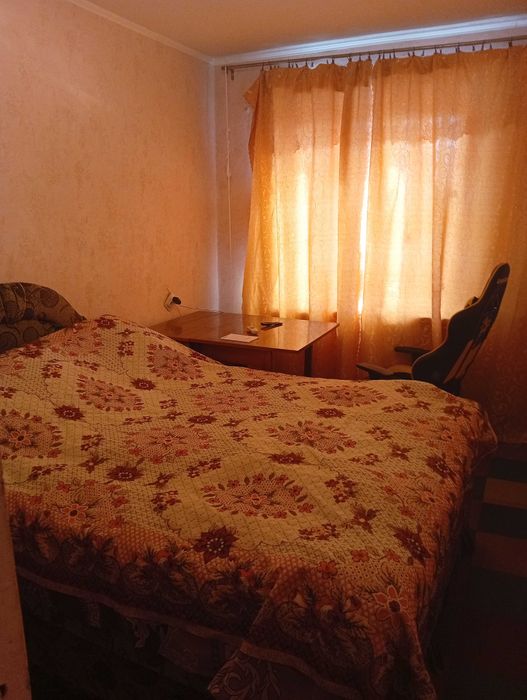 Судам в аренду 3 кімнатну квартиру . 4 поверх. Район жд