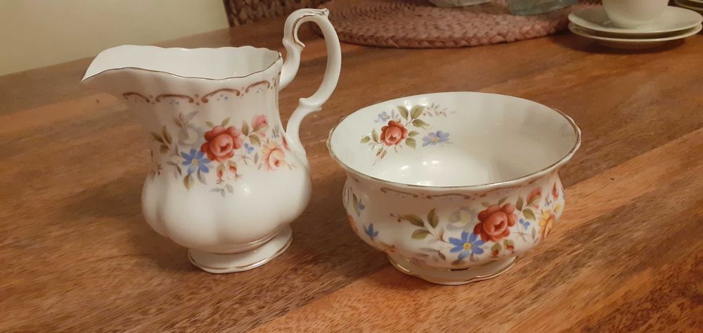 Royal Albert mlecznik z cukiernicą st.idealny