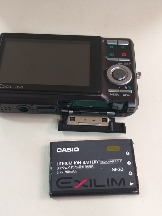Фотоапарат Casio EX-Z77