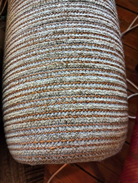 POLTRONA VINTAGE /SOFÁ, padrão riscado - Muito confortável.